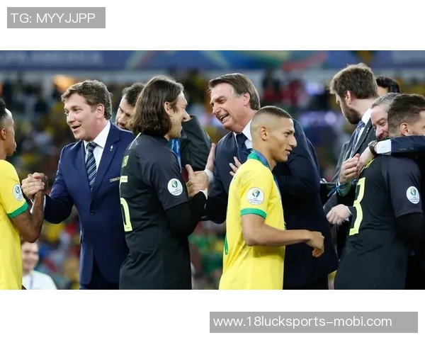 克鲁塞罗门将卡西奥遭队友膝盖撞击意外休克紧急被换下 克鲁塞罗门将卡西奥遭队友膝盖撞击意外休克紧急被换下