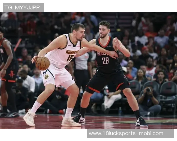 申京赛后与约基奇亲密互动展现友谊与尊重的瞬间